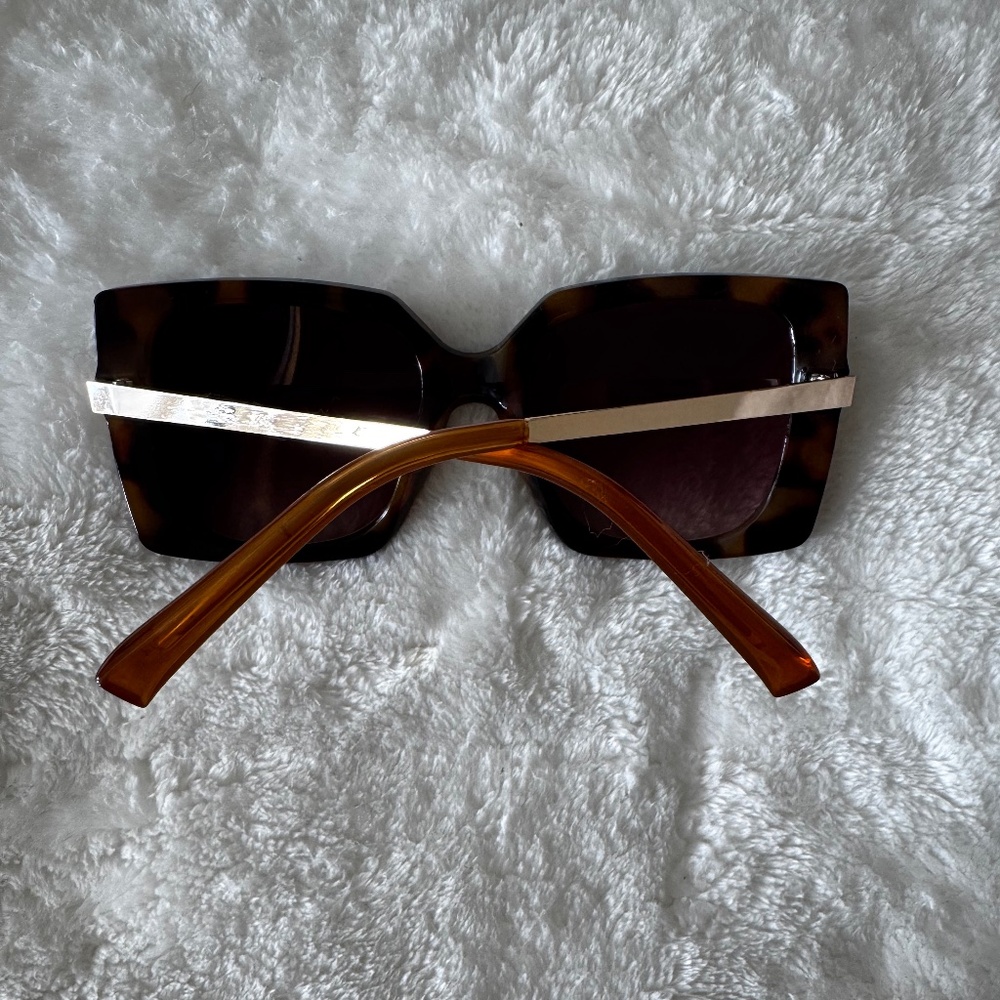 Chico's Sunglasses Brown with fade lenses NWOT - Picture 3 of 7